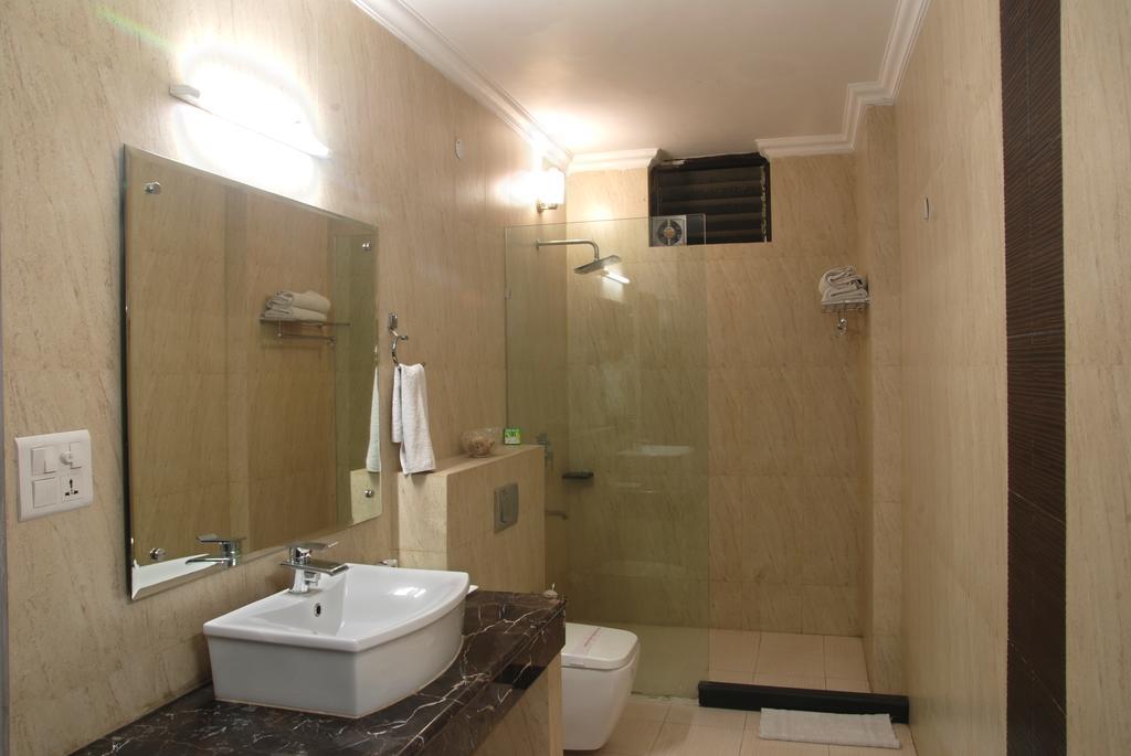 Hotel Deer Parkk Нью-Дели Экстерьер фото