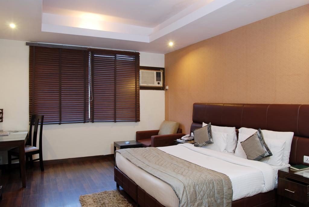 Hotel Deer Parkk Нью-Дели Экстерьер фото