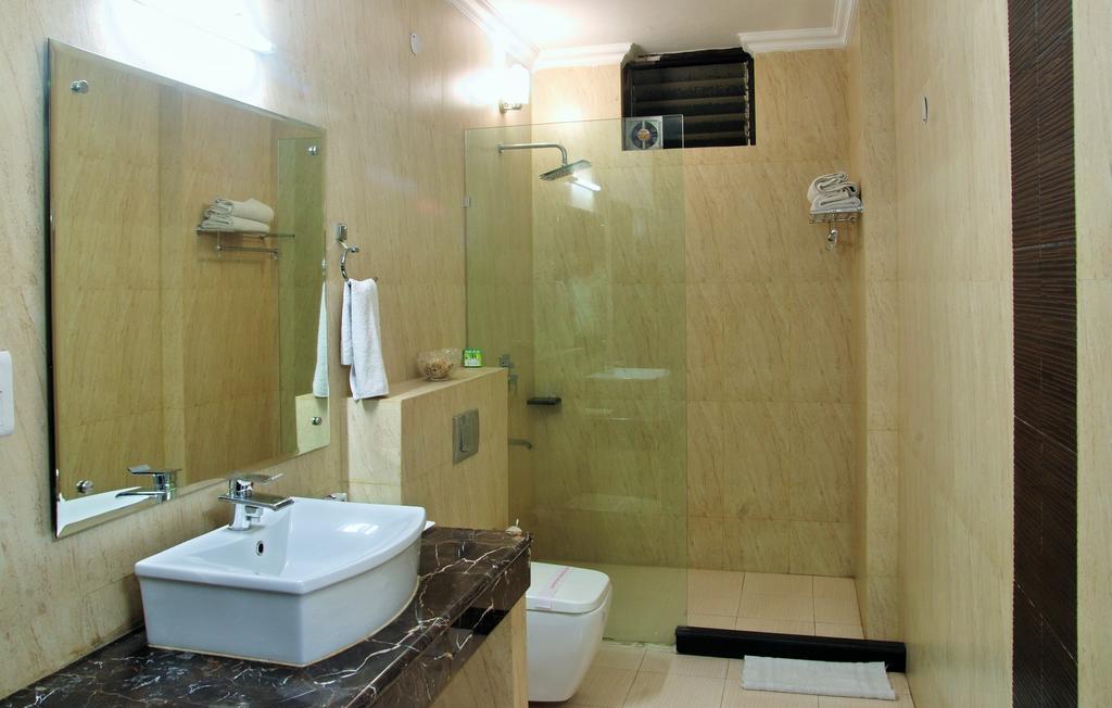 Hotel Deer Parkk Нью-Дели Экстерьер фото