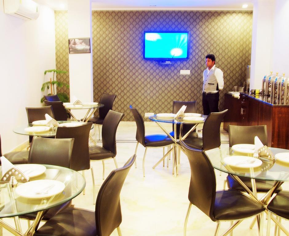 Hotel Deer Parkk Нью-Дели Экстерьер фото