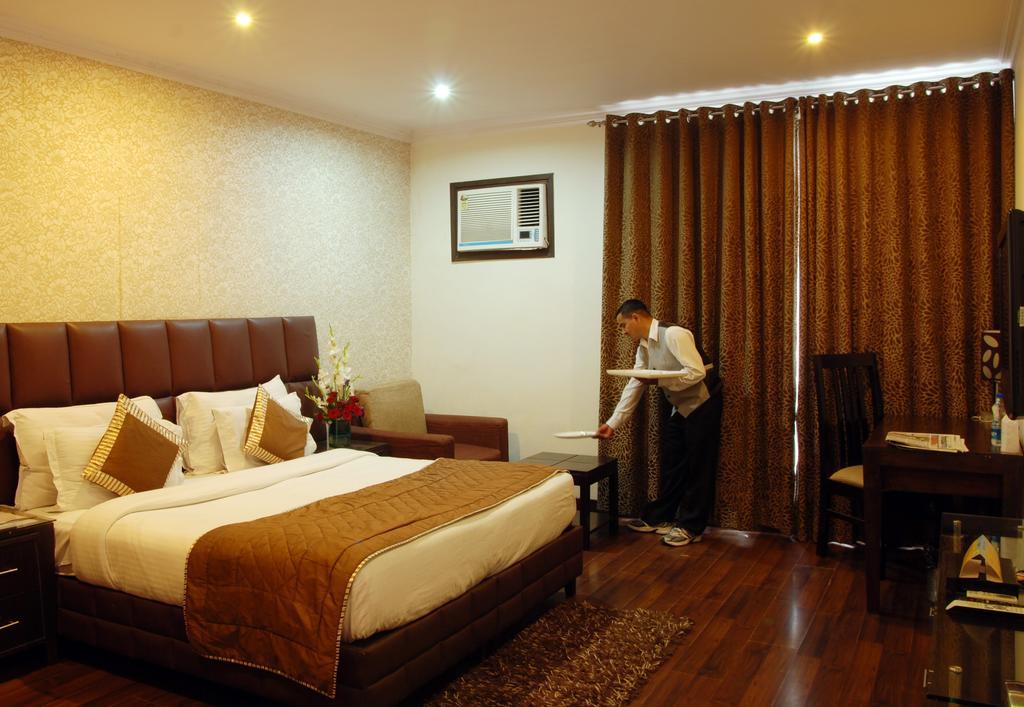 Hotel Deer Parkk Нью-Дели Экстерьер фото