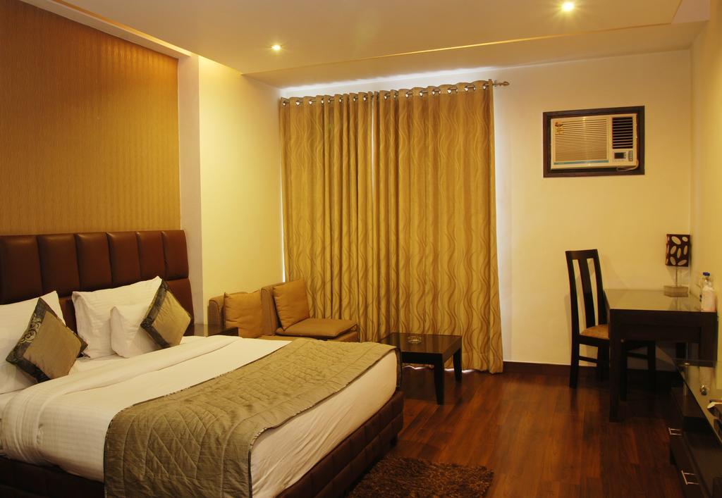 Hotel Deer Parkk Нью-Дели Экстерьер фото
