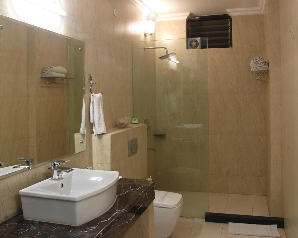 Hotel Deer Parkk Нью-Дели Экстерьер фото