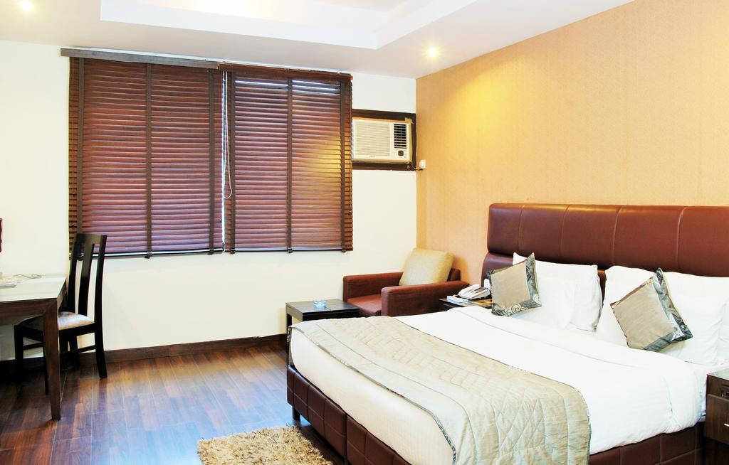 Hotel Deer Parkk Нью-Дели Экстерьер фото