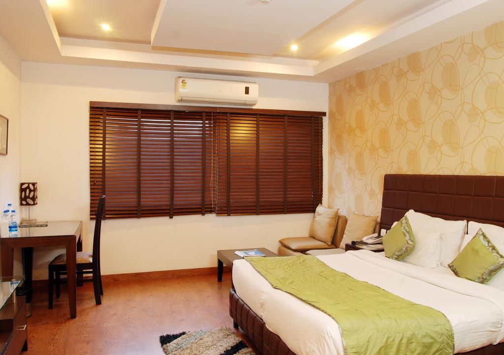 Hotel Deer Parkk Нью-Дели Экстерьер фото