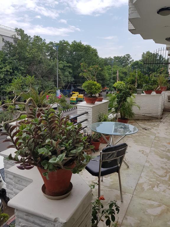 Hotel Deer Parkk Нью-Дели Экстерьер фото